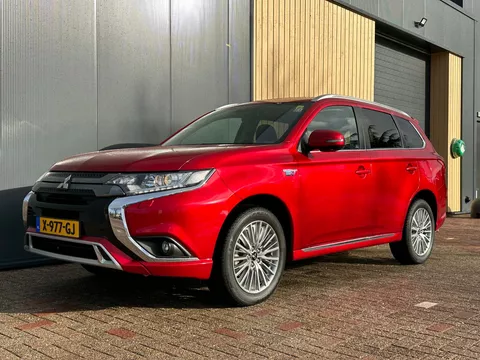 MITSUBISHI Outlander 2.4 DOHC MIVEC PHEV 4WD Aut Pure+ | Carplay | CRUISE CONTROL | CLIMATE CONTROL | ALL SEASON BANDEN |