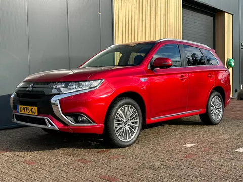 MITSUBISHI Outlander 2.4 DOHC PHEV 4WD Aut Pure+ | Carplay | CRUISE CONTROL | CLIMATE CONTROL | ALL SEASON BANDEN |