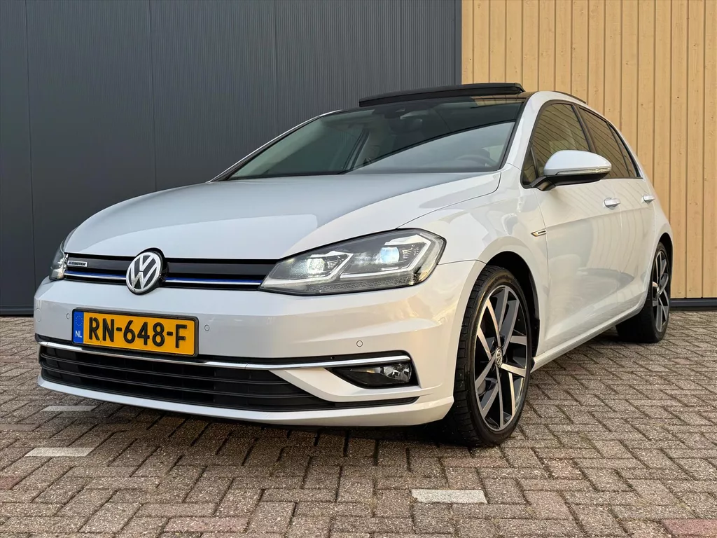 VOLKSWAGEN Golf Vii 1.5 TSI 130pk 5D Highline | NL Auto | Pano | ACC | Massage | Carplay | Navi | Blis | Stoelverwarming |