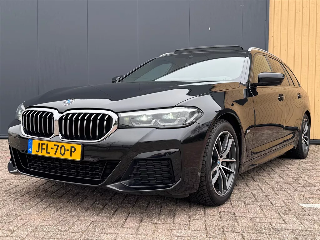 BMW 5-Serie Touring (g31) 530i 252pk xDrive Business Edition M-Sport | Pano | HUD | Stoelverwarming | Camera | HIFI |