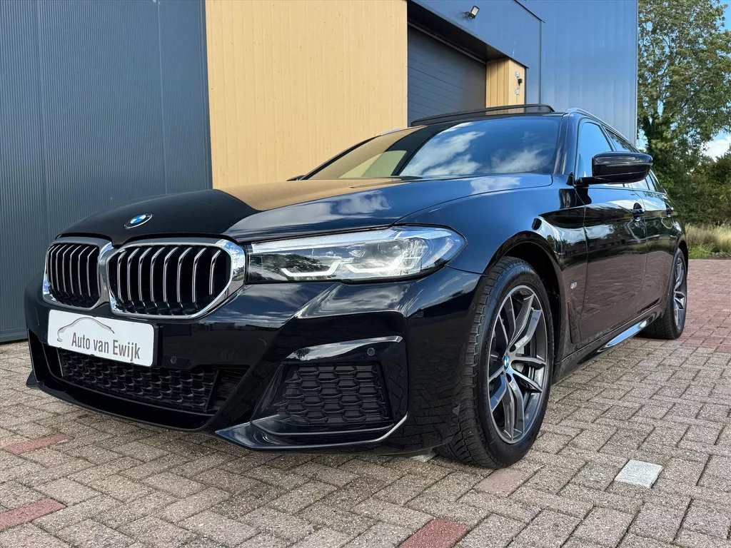 BMW 5-Serie Touring (g31) 530i 252pk xDrive Business Edition Plus | Pano | HUD | Stoelverwarming | Camera | HIFI |