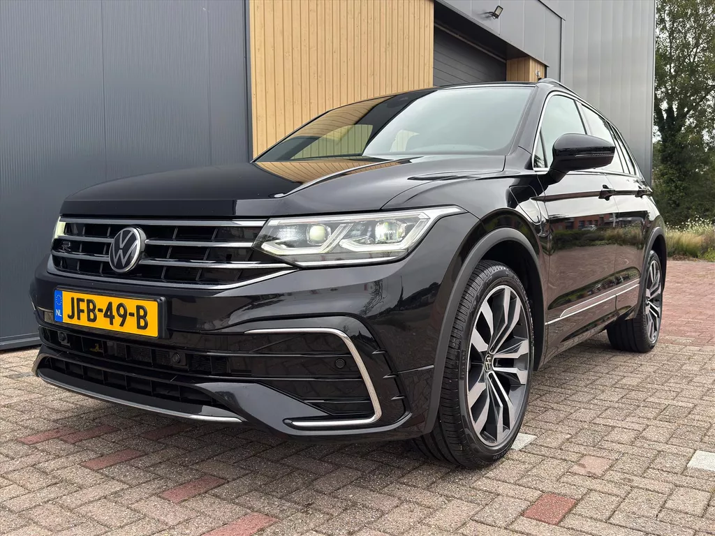 VOLKSWAGEN Tiguan 1.4 TSI eHybrid 245pk DSG R-Line | ACC | Stoel/Stuurverwarming | Carplay | Navi | 20 Inch |