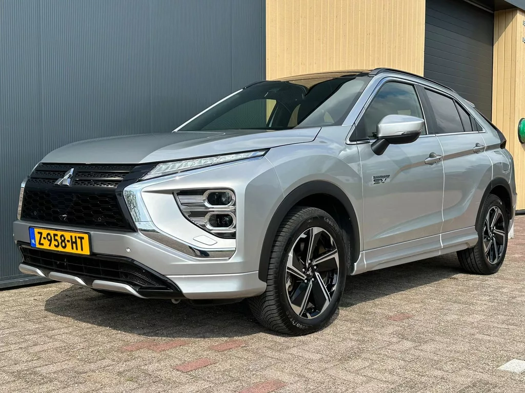 MITSUBISHI Eclipse Cross MITSUBISHI Eclipse Cross 2.4 PHEV Prestige  | SCHUIF/KANTELDAK | LEER | ADAPTIVE CRUISE CONTROL | CARPLAY | STOEL EN STUUR VERWARM