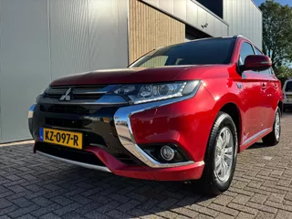 Mitsubishi Outlander 2.0 DOHC PHEV 203pk 4WD Pure | Trekhaak | NLauto | Navigatie | Cruise | Camera |