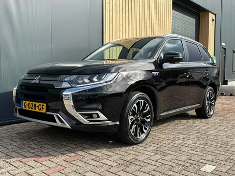 Mitsubishi Outlander 2.4 PHEV 240pk 4WD Aut Instyle | Leder | Cruise | 360 camera | Trekhaak | Carplay |