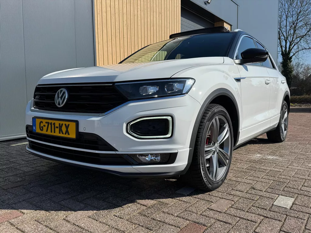 VOLKSWAGEN T-Roc 1.5 TSI 150pk 7-DSG T-Roc Sport R | NL Auto | ACC | Pano | Beats | Carplay|