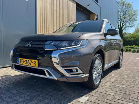MITSUBISHI Outlander 2.4 PHEV 240pk 4WD Instyle | NL Auto | Schuif/kanteldak | Trekhaak | ACC | Stuur/Stoelverwarming | 360 Camera |
