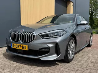 BMW 1-Serie (f40) 118i 136pk M-Sport Business Edition | NL Auto | Carplay | Sportstoelen | Cruise |