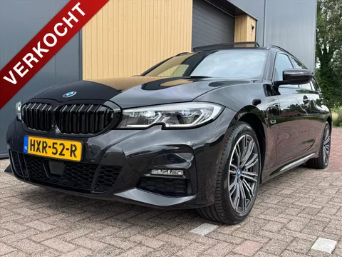 BMW 3-Serie Touring (g21) 330e 292pk xDrive M-Sport | Pano | Trekhaak | Laser | Memory | HUD | ACC | Stoel/Stuurverwarming | 360 Camera |