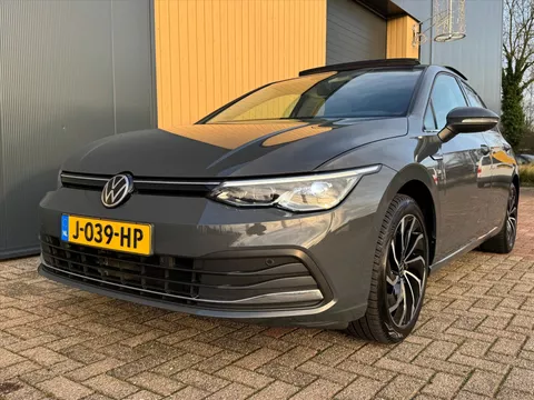VOLKSWAGEN Golf 1.5 eTSI 150pk 7-DSG Style | NL Auto | Pano | Trekhaak | IQ.Drive  | Memory | Massage | Camera | Carplay | Sfeerverlichting |