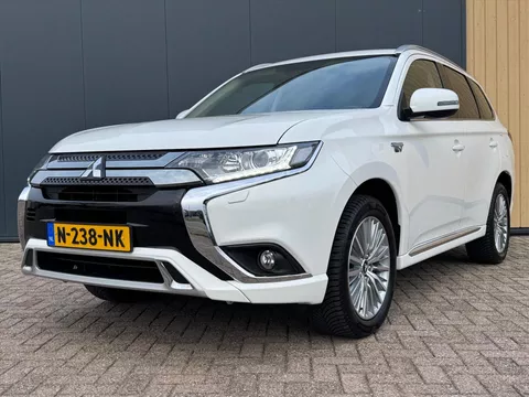 MITSUBISHI Outlander 2.4 PHEV 240pk 4WD Intense | Trekhaak | Camera | Stoelverwarming | Navi | Carplay |