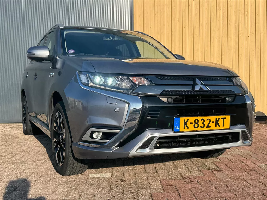 MITSUBISHI Outlander 2.4 PHEV 240pk 4WD Aut Intense+ | NL Auto | Schuif/Kanteldak | Stoel/Stuuverwarming | Carplay | Blis | Power Sound |