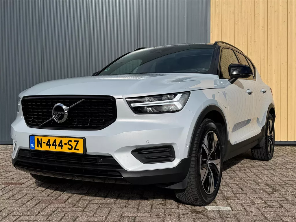 VOLVO Xc40 T5 Twin Engine 262pk Geartronic R-Design | NL Auto | Pano H&K | Trekhaak | ACC | Stoel/Stuurverwarming | 360 Camera |