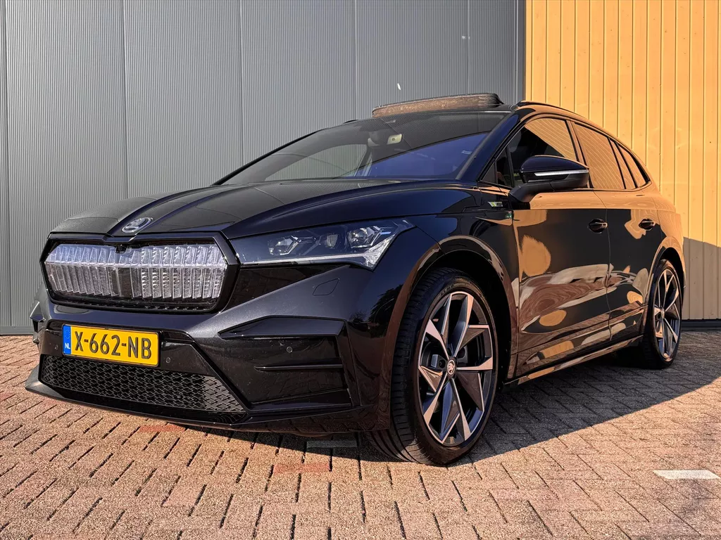 Skoda Enyaq Iv 77kW 300pk 4x4 RS Edition | NL Auto | Pano | Trekhaak | ACC | Canton | Stoel/Stuurverwarming | HUD | Memory | Camera |