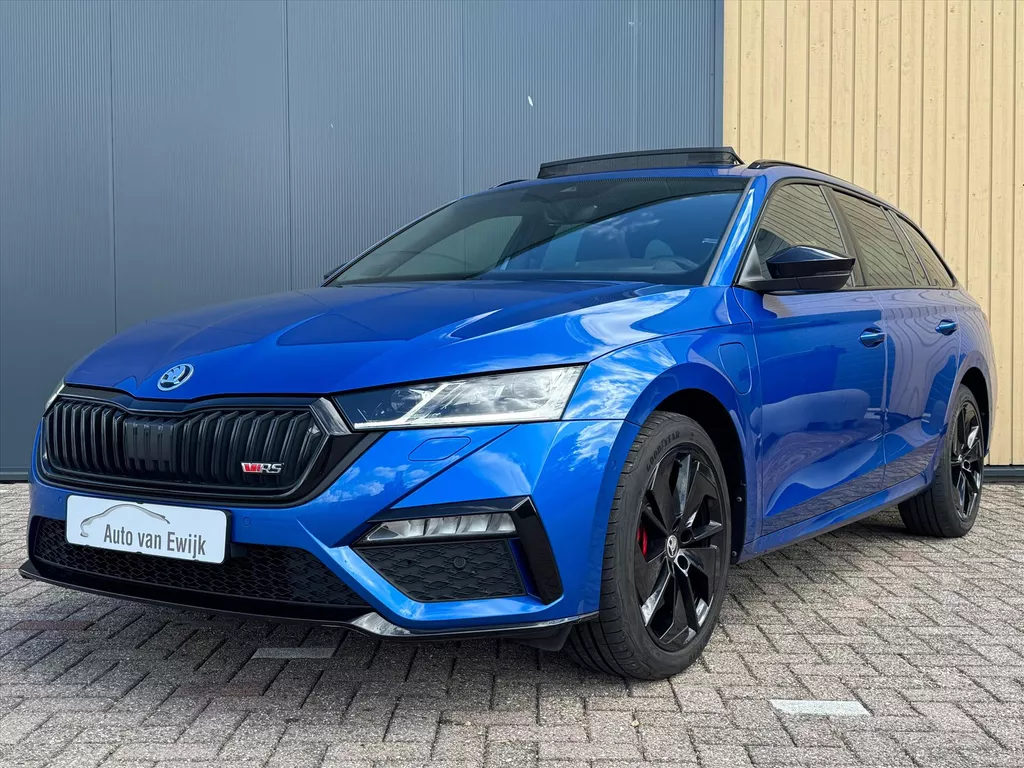 SKODA Octavia Combi 1.4 TSI RS iV 245pk PHEV DSG | Zomer + Winterset | Pano | ACC | HUD | BLIS | Stoel/Stuurverwarming | Camera |