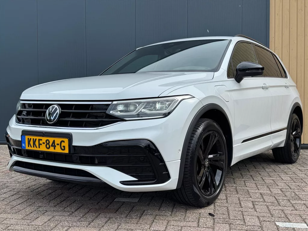 VOLKSWAGEN Tiguan 1.4 TSI eHybrid 245pk DSG R-Line | Trekhaak | ACC | IQ-Light V+A | 360 Camera | Stoel/Stuurverwarming | Blis |