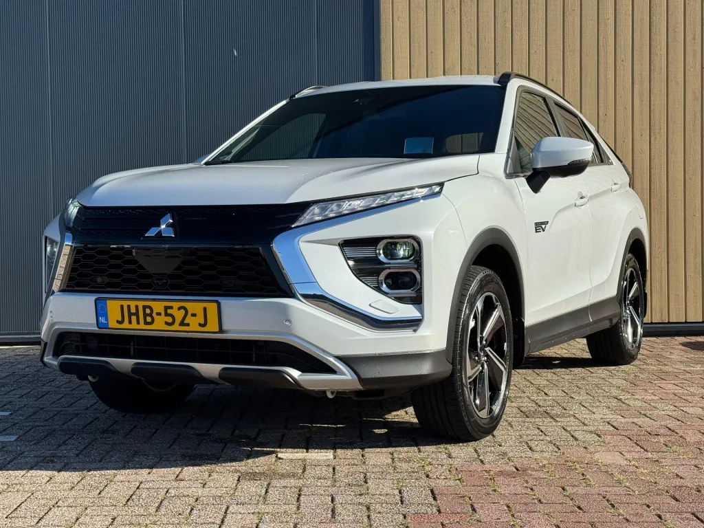 Mitsubishi Eclipse Cross 2.4 PHEV S-AWC Aut. Instyle | ACC | Trekhaak | HUD | Stoel/Stuurverwarming | Navi | Standkachel |