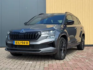 Skoda Karoq 1.5 TSI 150pk Sportline Business | Cruise | DCC | Matrix Led | Winterpakket | Carplay | Camera |