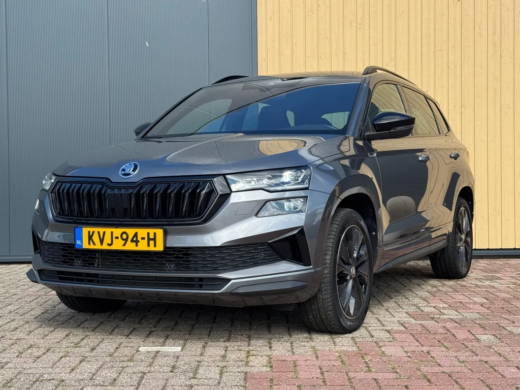 Skoda Karoq 1.5 TSI 150pk Sportline Business | Cruise | DCC | Matrix Led | Winterpakket | Carplay | Camera |