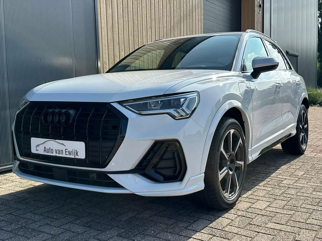 Audi Q3 45 TFSIe 245pk S Line | SOH 96% | Trekhaak | Virtual | ACC | Stoelverwarming | Elektrische achterklep | Carplay | Camera |