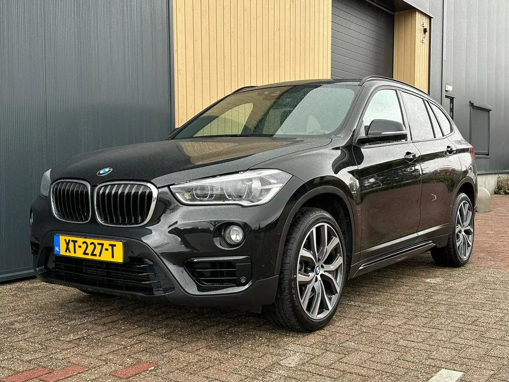 BMW X1 (f48) xDrive20i 192pk Aut | 1e Eigenaar | Harman Kardon | Panorama Dak | Trekhaak | Leer |