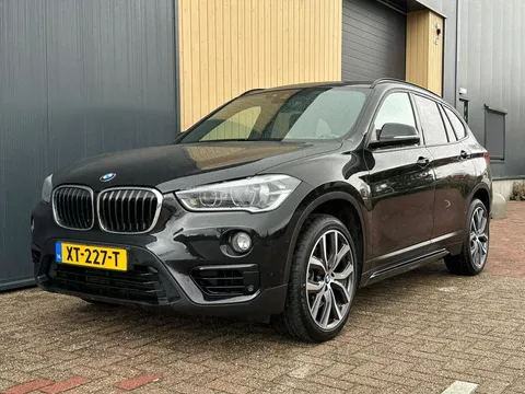 BMW X1 (f48) xDrive20i 192pk Aut | 1e Eigenaar | Harman Kardon | Panorama Dak | Trekhaak | Leer |