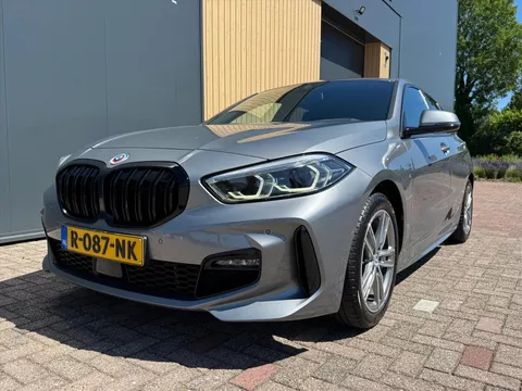 BMW 1-Serie (f40) 118i 136pk M-Sport Business Edition | NL Auto | Carplay | Sportstoelen | Cruise |