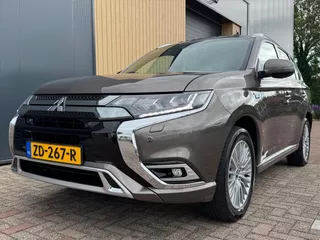 MITSUBISHI Outlander 2.4 PHEV 240pk 4WD Instyle | NL Auto | Schuif/kanteldak | Trekhaak | ACC | Stuur/Stoelverwarming | 360 Camera |
