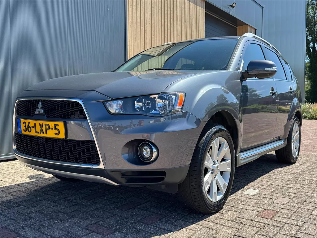 MITSUBISHI Outlander 2.0 147pk 2WD CVT | NL Auto | Trekhaak | Clima | PDC |